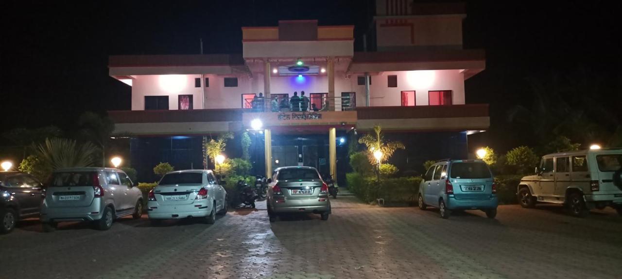 Hotel Nisarg Lodging And Restaurant アウランガーバード エクステリア 写真