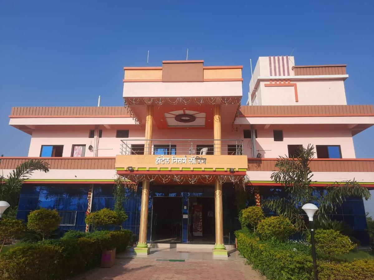 Hotel Nisarg Lodging And Restaurant アウランガーバード エクステリア 写真