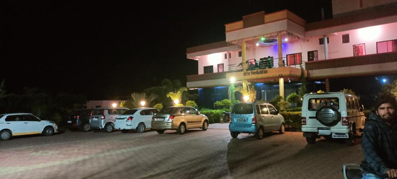 Hotel Nisarg Lodging And Restaurant アウランガーバード エクステリア 写真