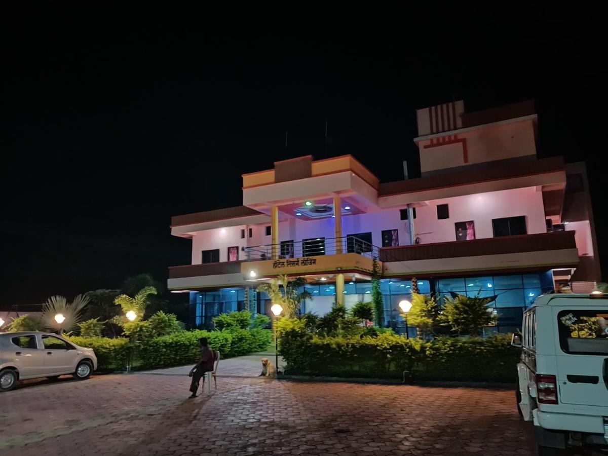 Hotel Nisarg Lodging And Restaurant アウランガーバード エクステリア 写真