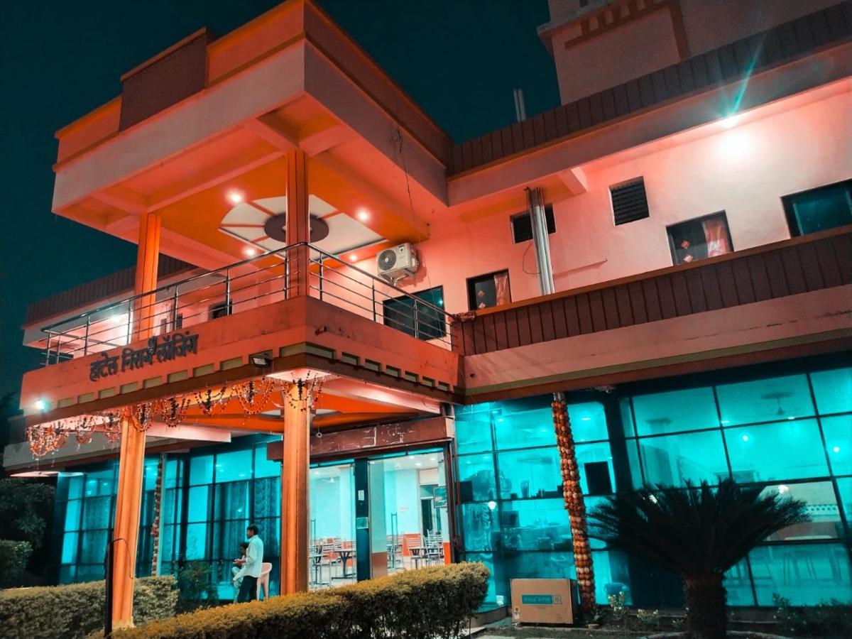 Hotel Nisarg Lodging And Restaurant アウランガーバード エクステリア 写真