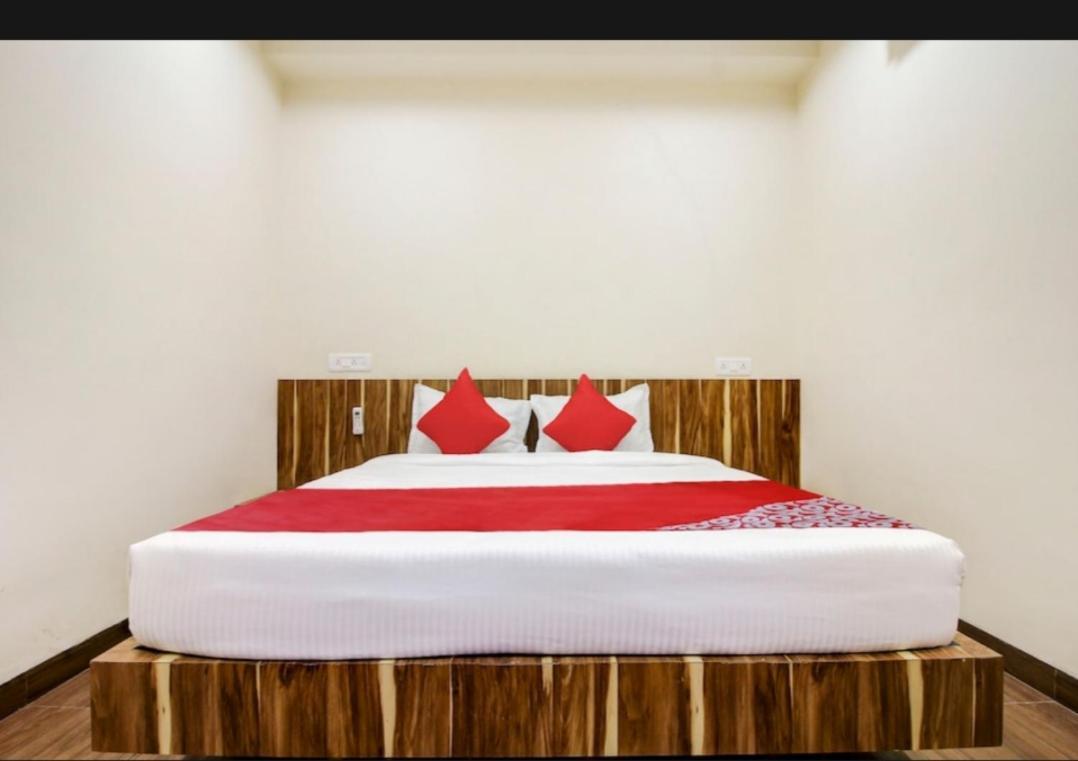 Hotel Nisarg Lodging And Restaurant アウランガーバード エクステリア 写真