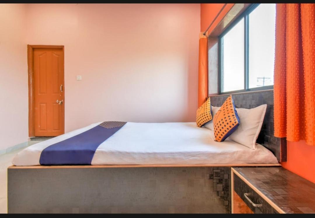 Hotel Nisarg Lodging And Restaurant アウランガーバード エクステリア 写真